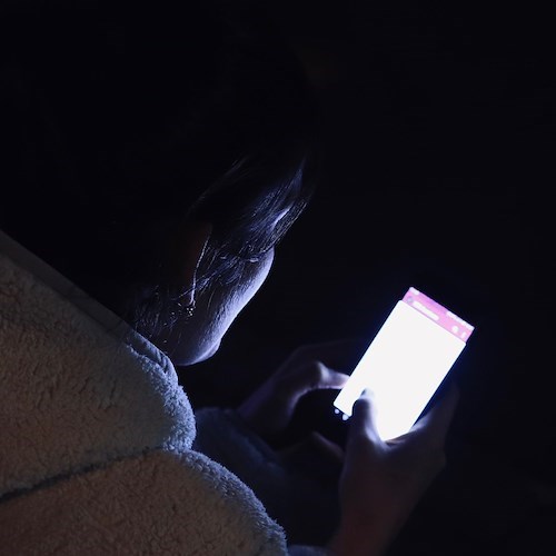 Ai domiciliari stalkerizza l’ex con 300 sms e 400 telefonate: 64enne condotto in carcere a Reggio Emilia
