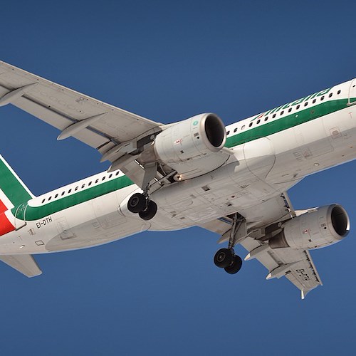 Alitalia non sarà più. Dal 15 ottobre partiranno i primi voli dell’Ita, 7.700 posti a rischio. È protesta