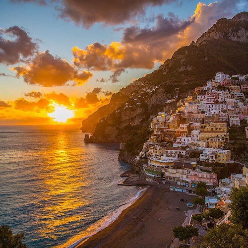 All'alba della notte più lunga dell'anno, le immagini straordinarie al tramonto di Fabio Fusco