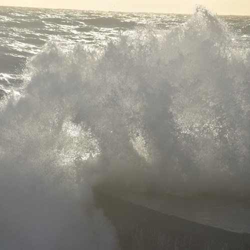 Allerta meteo in Campania, nelle prossime ore venti forti e mare agitato