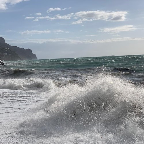 Allerta meteo in Campania, nelle prossime ore venti forti e mare agitato