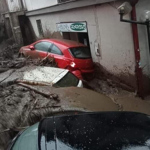 Alluvione a Monteforte Irpino, fiume di fango travolge la città. Il sindaco: «Nessun ferito»