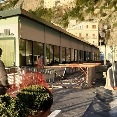 Amalfi, crolla dopo una settimana il passaggio pedonale per bypassare la frana in “sicurezza” /FOTO