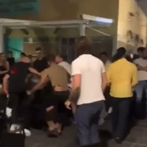Amalfi, giovani dall'Agro importunano ragazze e ingaggiano una rissa tra i tavoli di un bar: Carabinieri indagano