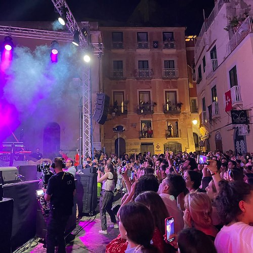 Amalfi, in attesa della Regata grande successo per il Kiss Kiss Play Summer Live