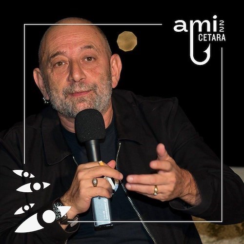 Ami Cetara 2022: Lercio inaugura la manifestazione nel piccolo borgo costiero