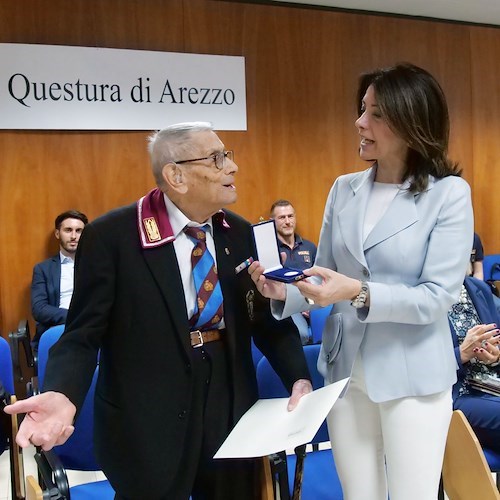 Arezzo festeggia Carmine Morrone: il maresciallo in pensione compie 100 anni <br />&copy; Polizia di Stato