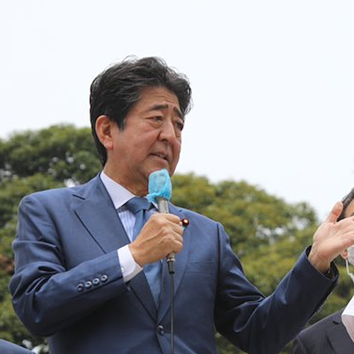 Attentato in Giappone, morto l'ex premier Shinzo Abe 