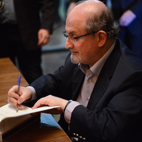 Attentato Salman Rushdie, l'agente letterario Wylie: "Ha perso la vista da un occhio"