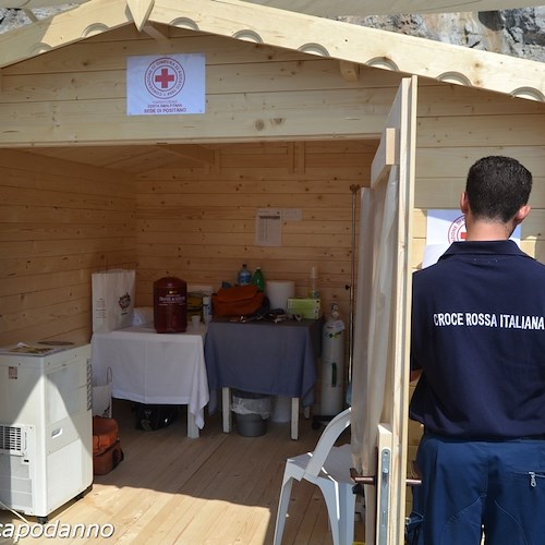 Attiva la postazione di primo soccorso della Croce Rossa Italiana in spiaggia a Positano