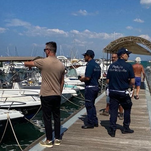 Controlli al porto di Agropoli<br />&copy; Roberto Antonio Mutalipassi