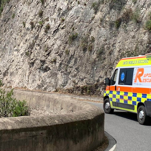 Auto contro camion in Penisola Sorrentina, c'è un ferito 