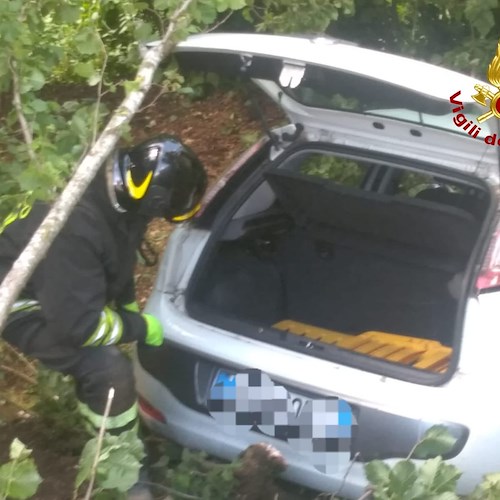 Auto precipita in una scarpata a San Cipriano Picentino, donna 64enne in ospedale 