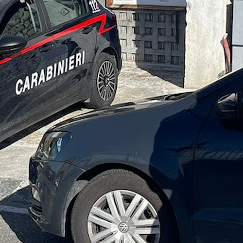 Auto rubata lo scorso gennaio a Conca dei Marini, ritrovata in provincia di Parma: conducente si dà alla fuga 