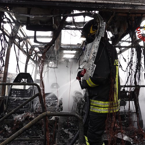 Autobus in fiamme nell'Avellinese, paura a bordo per autista e passeggeri. Intervengono i Vigili del fuoco
