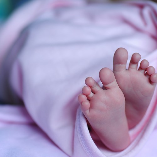 Avellino, raro parto trigemellare: neonati cresciuti nella stessa placenta