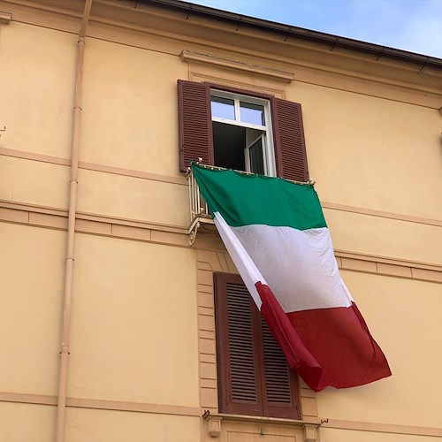 “Bandiere a mezz’asta in tutta Italia”, la proposta di ANCI ai Sindaci