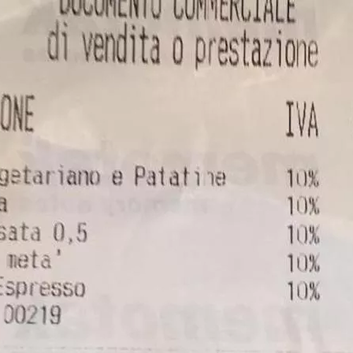 Bar sul Lago di Como nella polemica, cliente: «Mi hanno fatto pagare 2 euro per dividere un toast a metà»