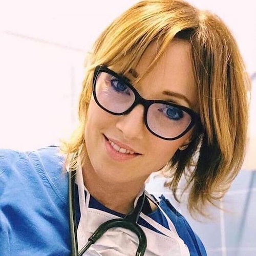 Barbara Balanzoni, la dottoressa paladina dei no vax radiata dall'Ordine dei Medici