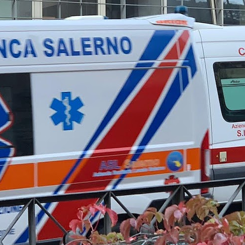 Battipaglia, in ambulanza per 5 ore: perde la vita 54enne in attesa di ricovero