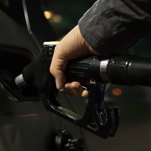 Benzina: tornano a salire i prezzi alla pompa dopo l'annuncio di Opec+