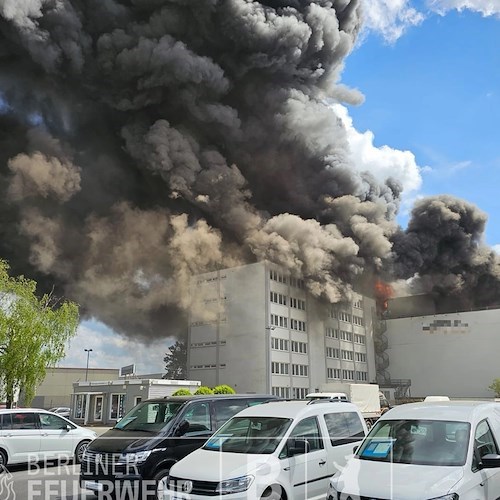 Berlino, terribile incendio in una fabbricaì<br />&copy; Berliner Feuerwehr