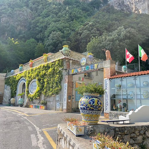 Bernard Arnault innamorato della Costa d'Amalfi e delle ceramiche positanesi 