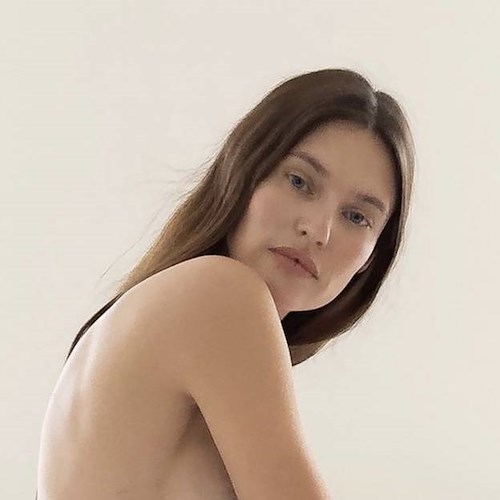 Bianca Balti senza veli su Instagram, la modella mostra le cicatrici della mastectomia
