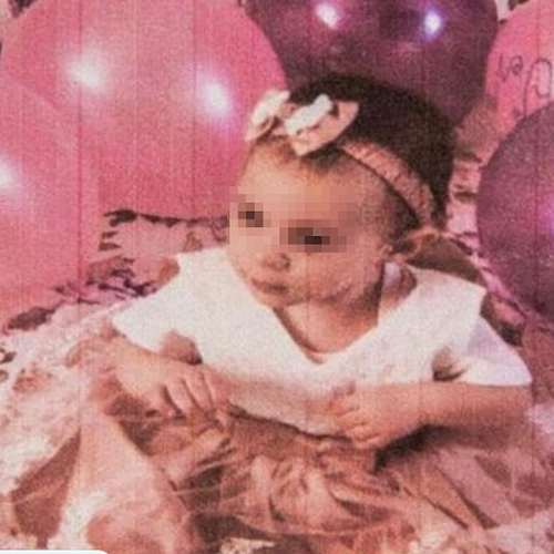 Bimba morta di stenti in casa a Milano, la madre le aveva fatto assumere tranquillanti