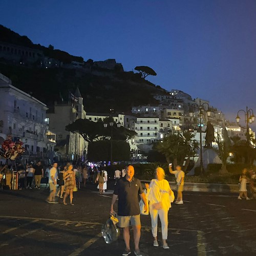 Blackout in Costiera Amalfitana, ad Amalfi una giovane donna investita in piazza Flavio Gioia 