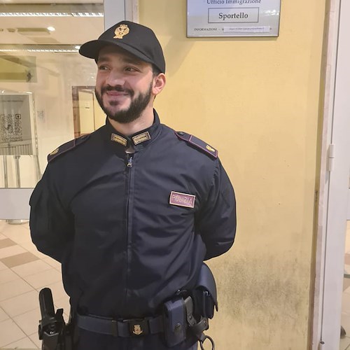 Bologna, giovane poliziotto salva bimbo di 2 anni che stava soffocando 