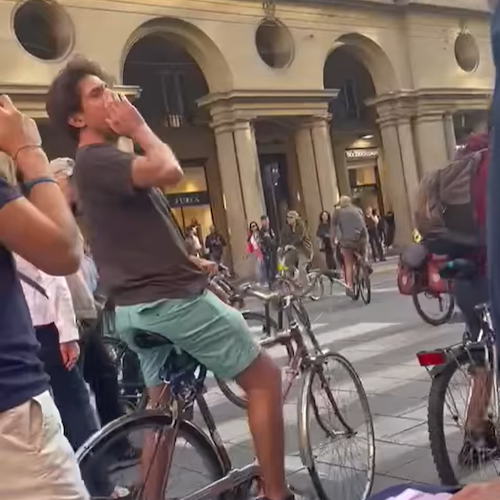 Bologna, insulti e minacce contro un banchetto di Fratelli d'Italia: «Vi appenderemo tutti»