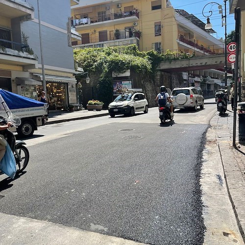 Bomba d'acqua su Sorrento, ripristinata la normale circolazione veicolare 