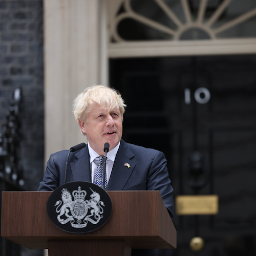 Boris Johnson si dimette da leader dei conservatori ma intende rimanere premier fino a ottobre