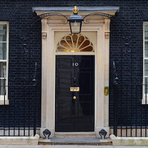 Boris Johnson si dimette da leader dei conservatori ma intende rimanere premier fino a ottobre