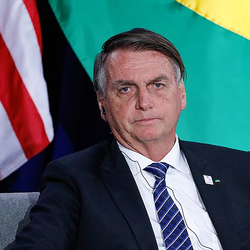 Brasile, l'ex presidente Bolsonaro indagato per pass vaccinale falsificato