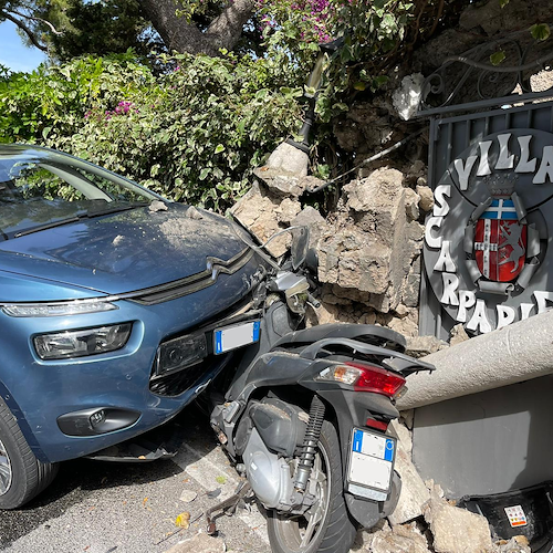 Brutto incidente a Marmorata, auto si schianta contro entrata villa / FOTO 