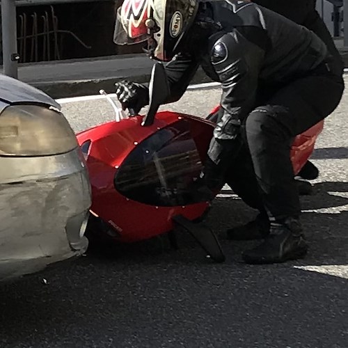 Brutto incidente in Costiera Amalfitana: scontro tra due moto