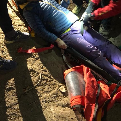 Cade durante l'arrampicata a Montepertuso, escursionista in difficoltà a Positano /foto