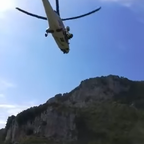 Cade e si accascia colta da sincope, donna recuperata con elicottero sul Sentiero degli Dei 