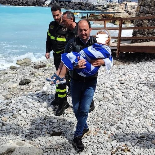 Bambina salvata a Capri <br />&copy; Francesco Emilio Borrelli