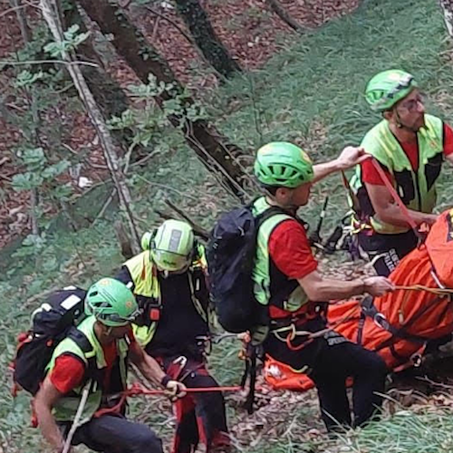 Cade mentre raccoglie funghi e si ferisce gravemente, apprensione su monte Polveracchio per uomo di Eboli 