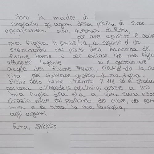 Cade nel Tevere, ragazza sordomuta salvata dalla polizia. La madre: «Avete rischiato la vita per mia figlia, grazie di cuore»