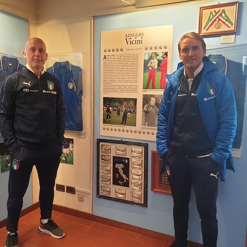 Calcio, Gianluca Vialli sta male: «Delicata fase della malattia, sospendo gli impegni con la Nazionale» 