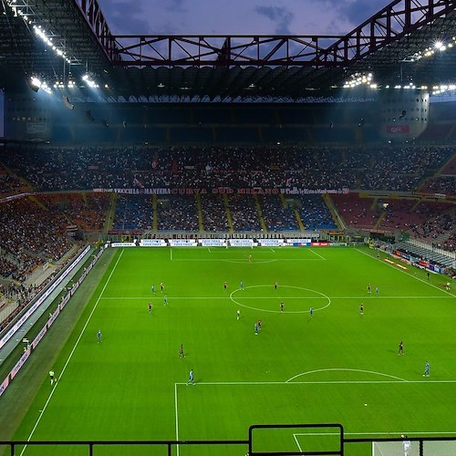 Calcio, la Serie A non si ferma. Ma c'è lo spettro porte chiuse
