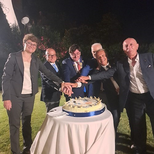 Cambio al vertice del Rotary Club Costiera Amalfitana: da Amalia Pisacane a Ulisse Di Palma, una presidenza all'insegna dell'unità