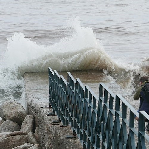 Campania, domani 18 dicembre allerta meteo per vento forte e mare agitato 