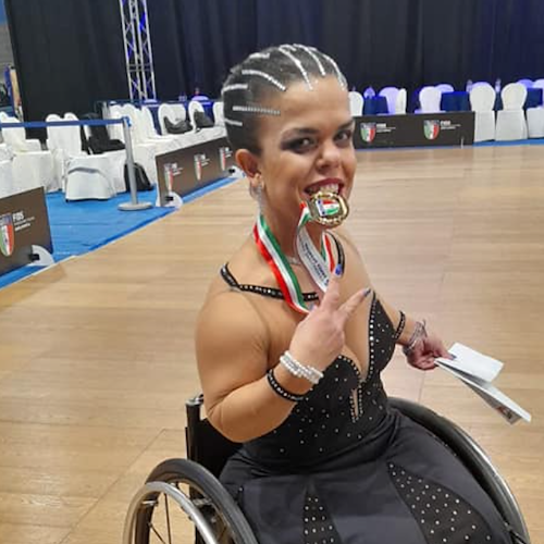 Campionati di danza sportiva: a Riccione brilla la stella di Mariangela Correale, atleta paralimpica di Sarno