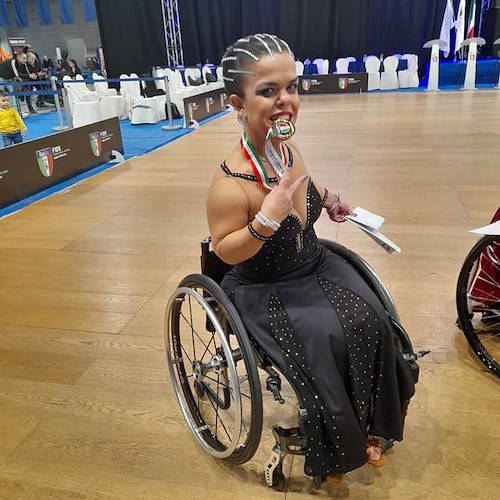 Campionati di danza sportiva: a Riccione brilla la stella di Mariangela Correale, atleta paralimpica di Sarno
