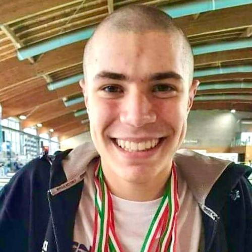 Campionati di Nuoto a Pozzuoli, quattro medaglie d'oro per Daniele Cannavacciulo di Vico Equense 